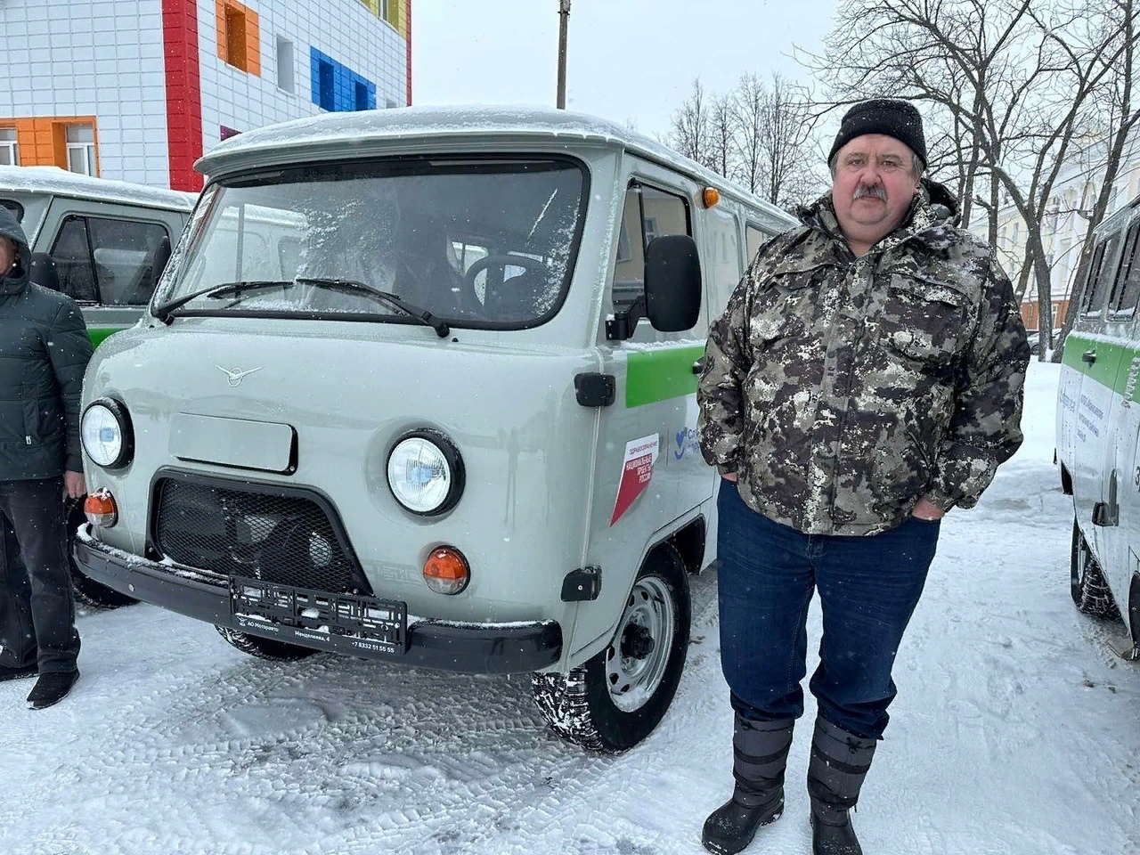 В районные больницы Кировской области отправились 32 машины и 4 мобильных комплекса, в том числе и в Даровскую ЦРБ.