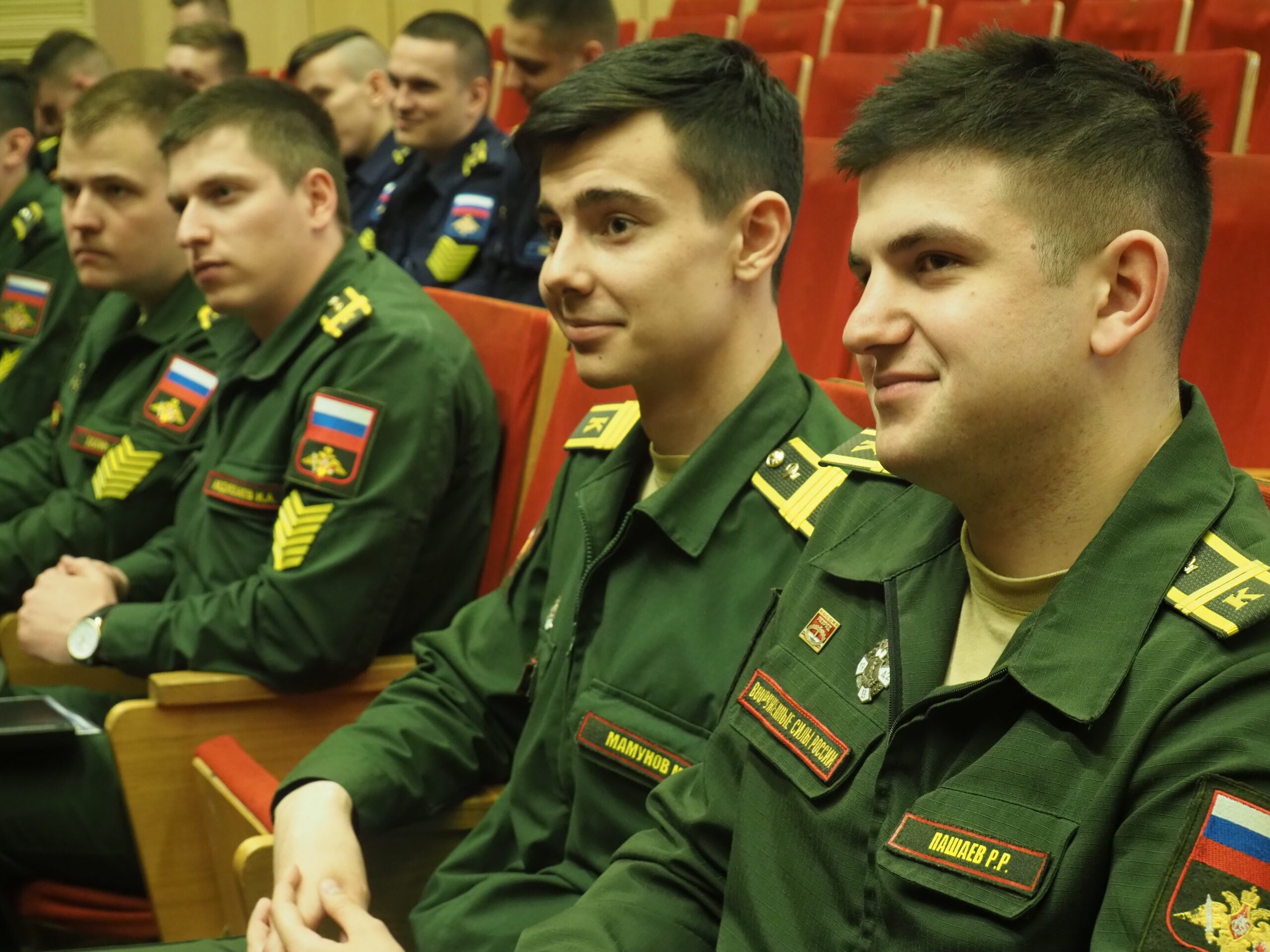 Продолжается отбор юношей для поступления в военные учебные заведения Министерства обороны РФ..